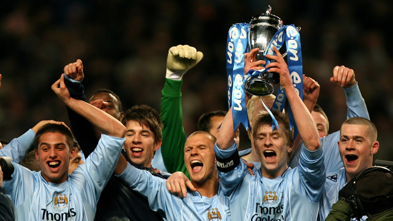 斯图加特3-2逆转奥格斯堡，昂达夫双响，米特尔施泰特点射（昂达夫梅开二度，米特尔施泰特点球建功，斯图加特3-2翻盘奥格斯堡）