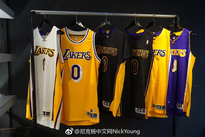 罗马诺：曼联要等谢什科伤情确定后再与齐尔克泽讨论未来（罗马诺：曼联待确认谢什科伤势后，再与齐尔克泽商谈未来）