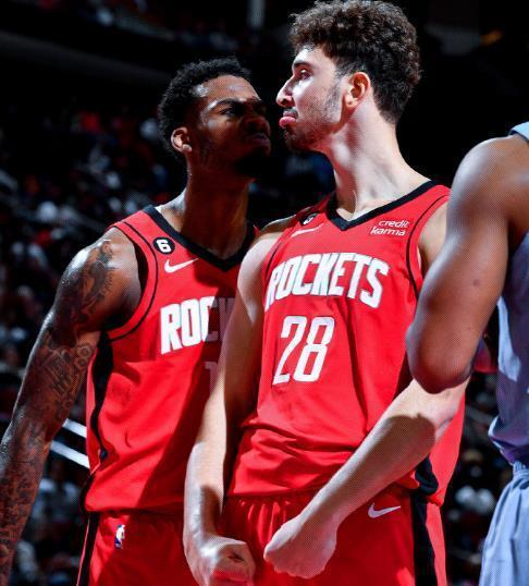 Shams：卡梅伦·约翰逊遭遇右膝骨挫伤，预计将缺席一段时间（Shams：卡梅伦·约翰逊右膝骨挫伤，预计将休战一段时间）