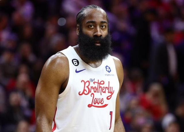 东契奇与里夫斯的兄弟情谊 奠定湖人未来新气象（东契奇与里夫斯的深厚情谊开启湖人新篇章）