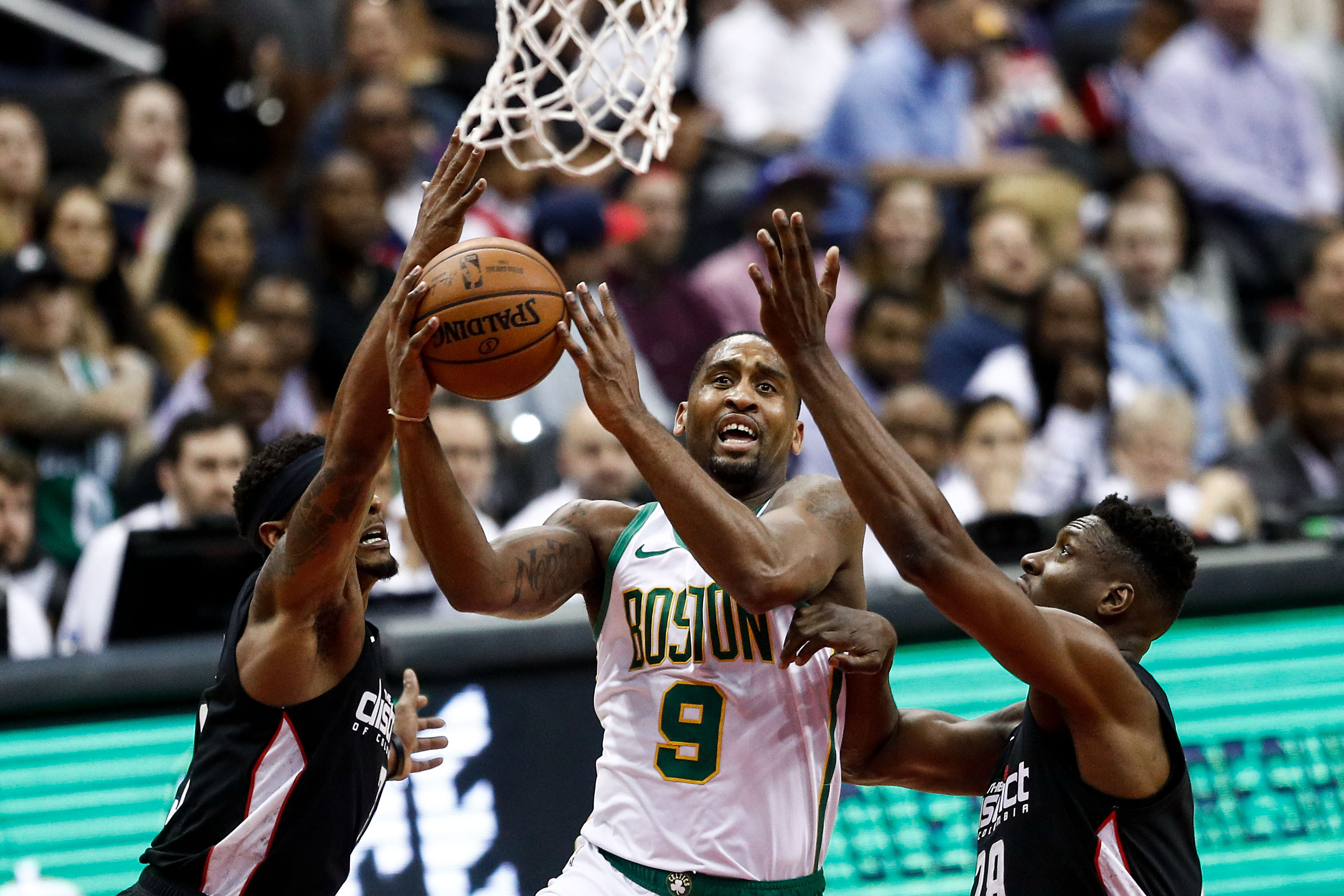 梅西的冠军总数比同期世界上任何俱乐部的冠军总数都要更多！（同期内，梅西夺冠次数多于全球任何一家俱乐部）