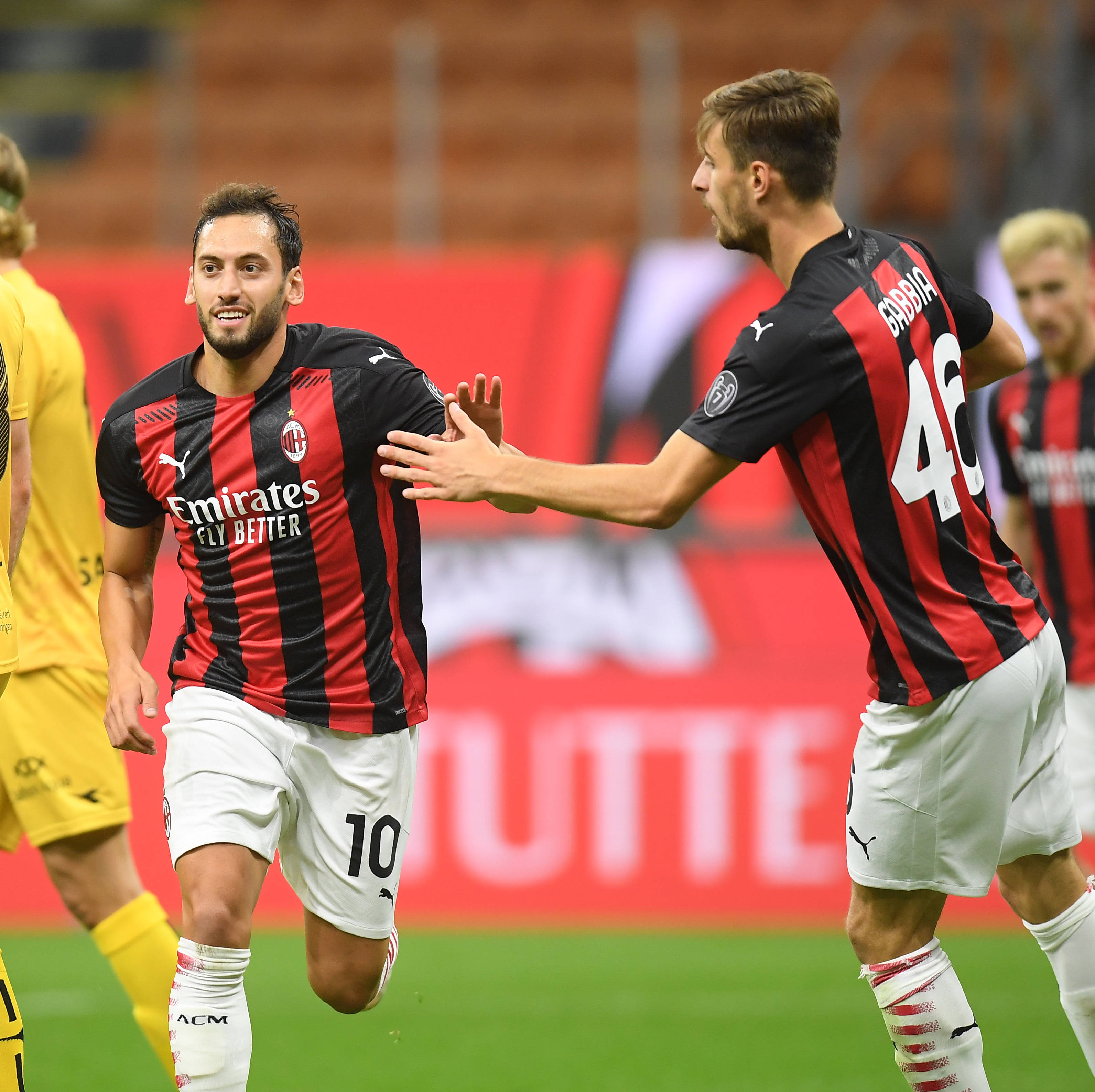 篮球NBA球员合约细节曝光，引发讨论（NBA球员合同细节流出，掀起热议）